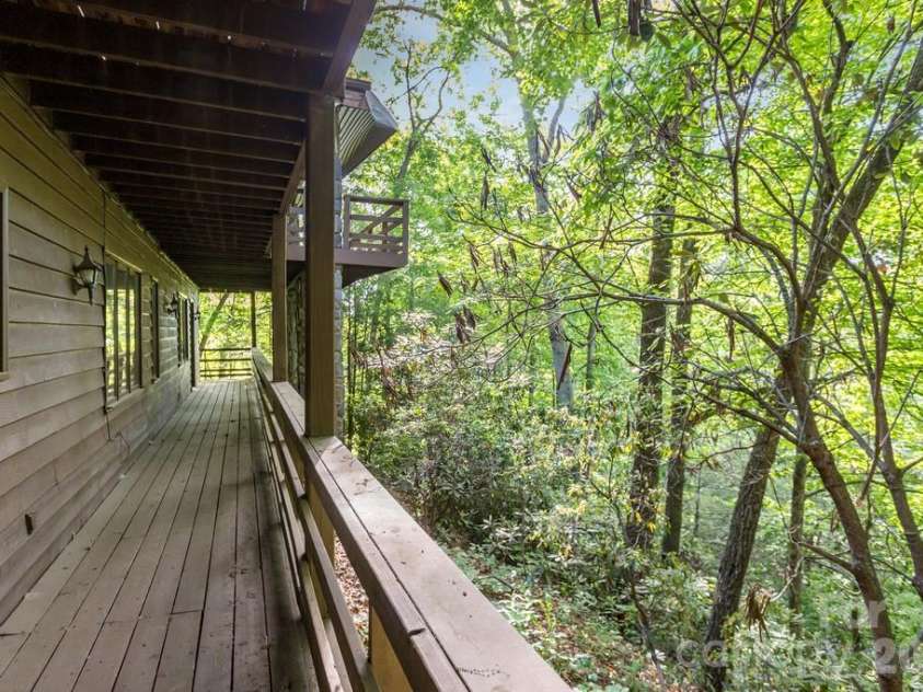 1126 Scenic Circle, Waynesville, NC 28786.  MLS# CAR4383487, YatesRealty ID 24069. 