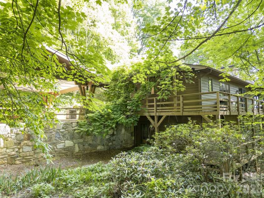 1126 Scenic Circle, Waynesville, NC 28786.  MLS# CAR4383487, YatesRealty ID 24069. 