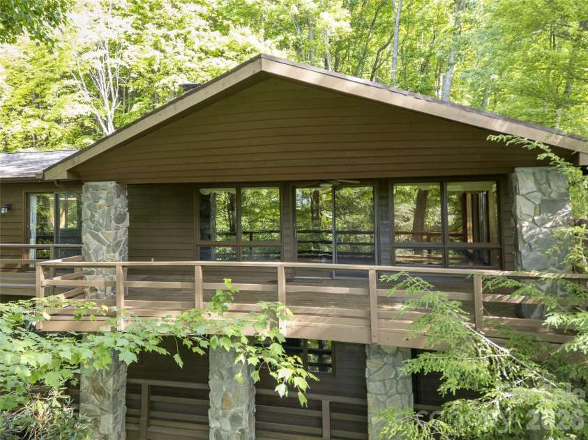 1126 Scenic Circle, Waynesville, NC 28786.  MLS# CAR4383487, YatesRealty ID 24069. 