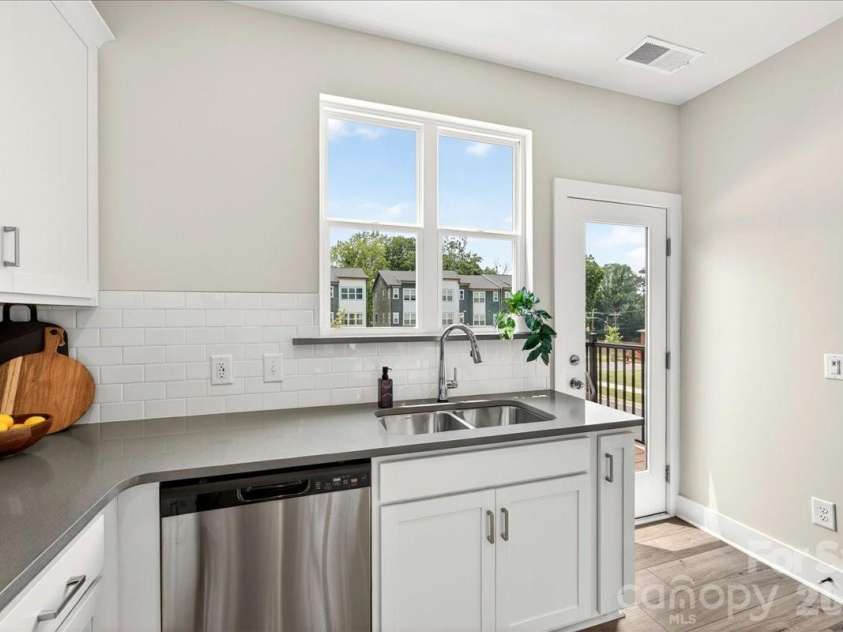 4032 Canvas Court, Charlotte, NC 28205.  MLS# CAR4384752, YatesRealty ID 24070. 