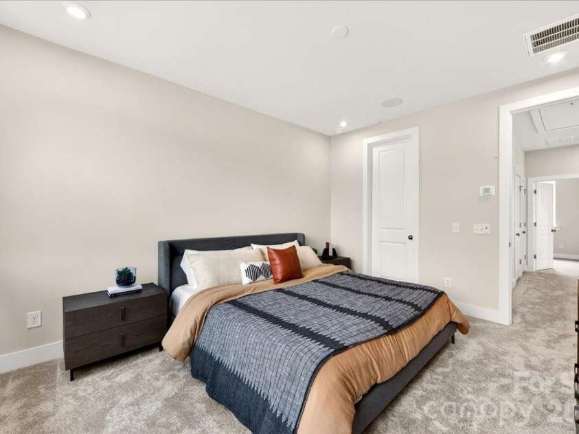 4032 Canvas Court, Charlotte, NC 28205.  MLS# CAR4384752, YatesRealty ID 24070. Light filled primary 