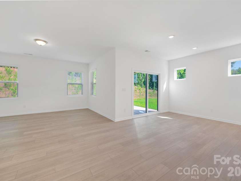 1777 Boulder Ridge Drive, Gastonia, NC 28052.  MLS# CAR4384720, YatesRealty ID 24071. Breakfast area and family room