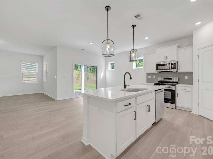 1777 Boulder Ridge Drive, Gastonia, NC 28052.  MLS# CAR4384720, YatesRealty ID 24071. Kitchen