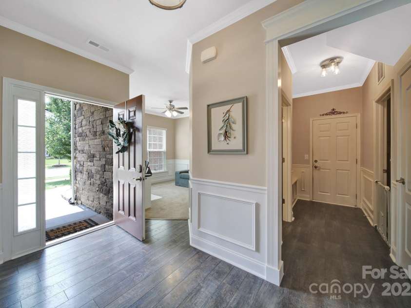 5424 Tilley Manor Drive, Matthews, NC 28105.  MLS# CAR4267826, YatesRealty ID 24071. 