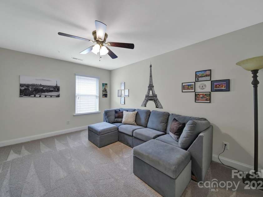 5424 Tilley Manor Drive, Matthews, NC 28105.  MLS# CAR4267826, YatesRealty ID 24071. 