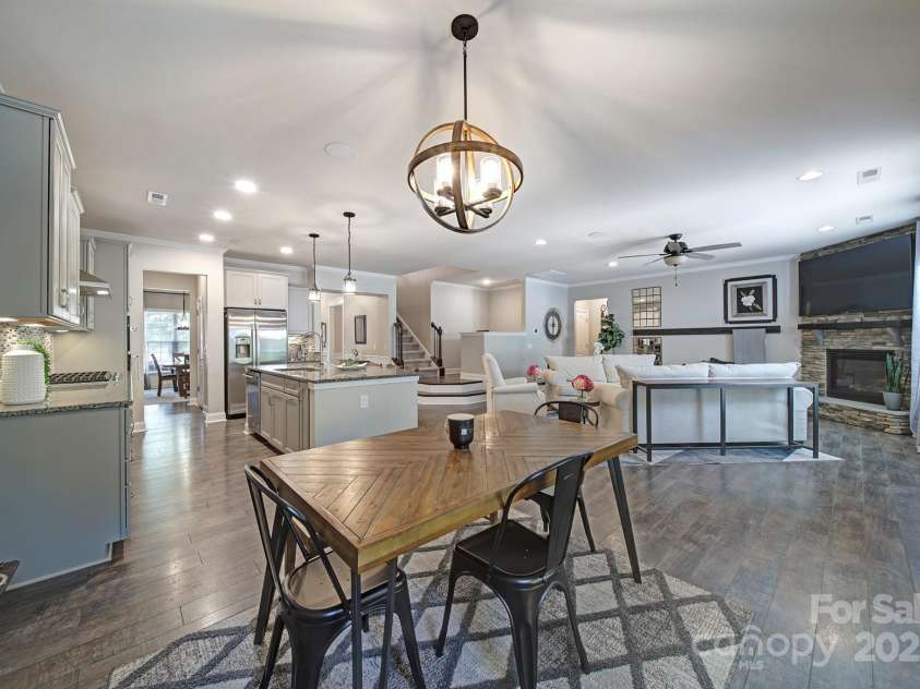 5424 Tilley Manor Drive, Matthews, NC 28105.  MLS# CAR4267826, YatesRealty ID 24071. 