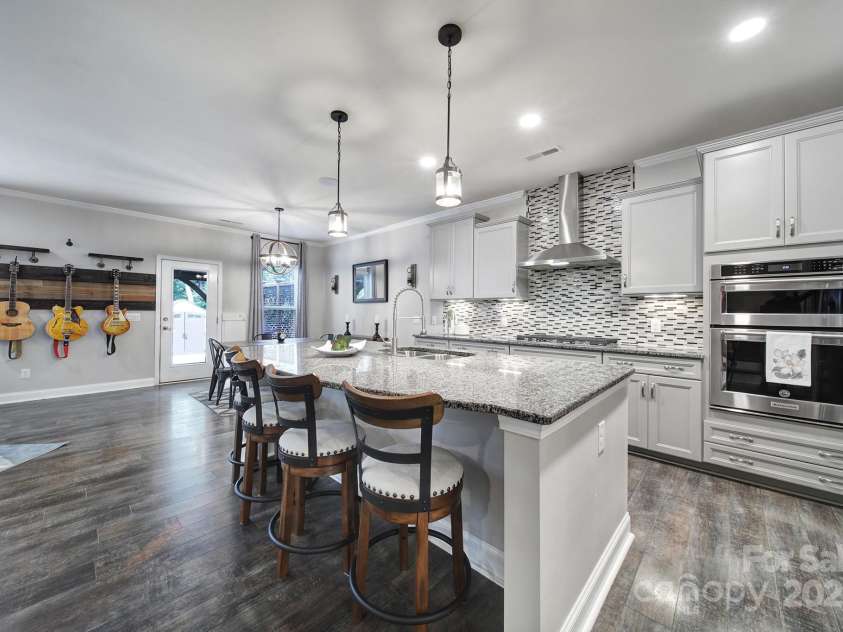 5424 Tilley Manor Drive, Matthews, NC 28105.  MLS# CAR4267826, YatesRealty ID 24071. 