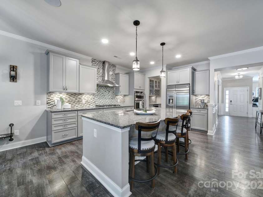 5424 Tilley Manor Drive, Matthews, NC 28105.  MLS# CAR4267826, YatesRealty ID 24071. 