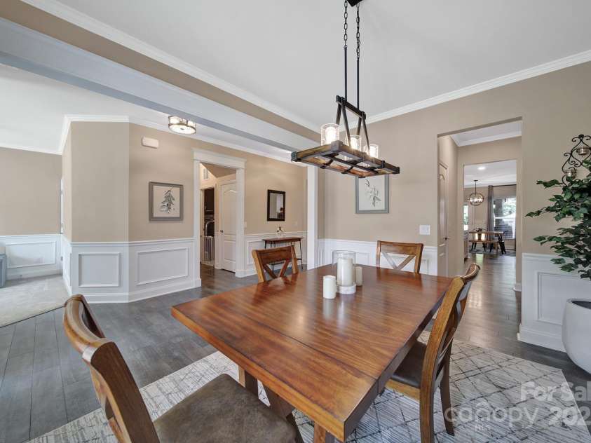 5424 Tilley Manor Drive, Matthews, NC 28105.  MLS# CAR4267826, YatesRealty ID 24071. 