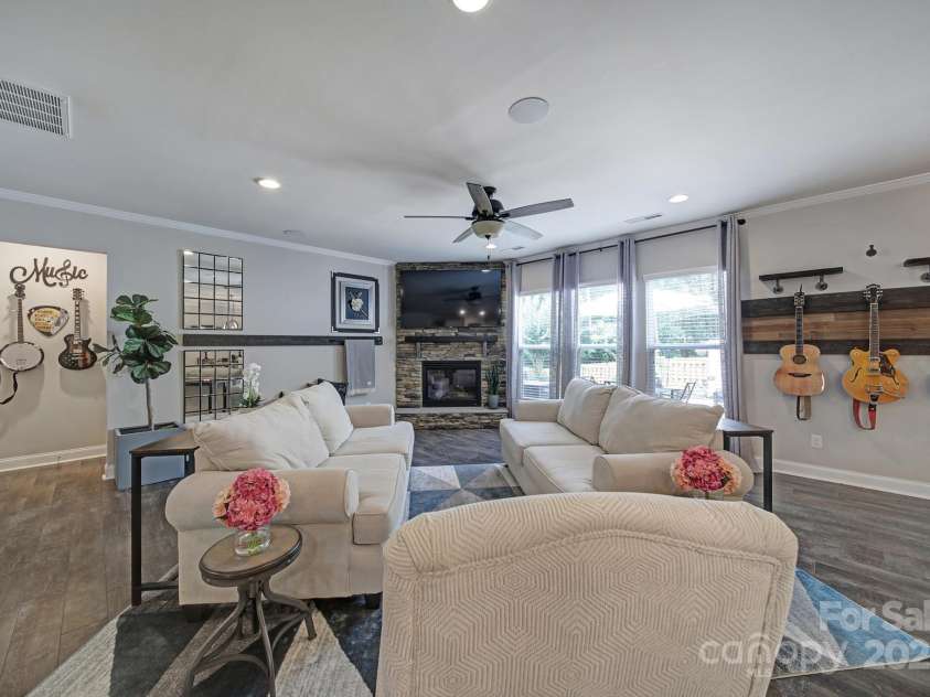 5424 Tilley Manor Drive, Matthews, NC 28105.  MLS# CAR4267826, YatesRealty ID 24071. 