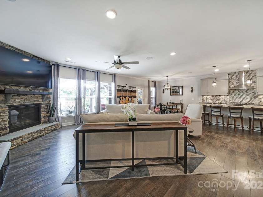 5424 Tilley Manor Drive, Matthews, NC 28105.  MLS# CAR4267826, YatesRealty ID 24071. 