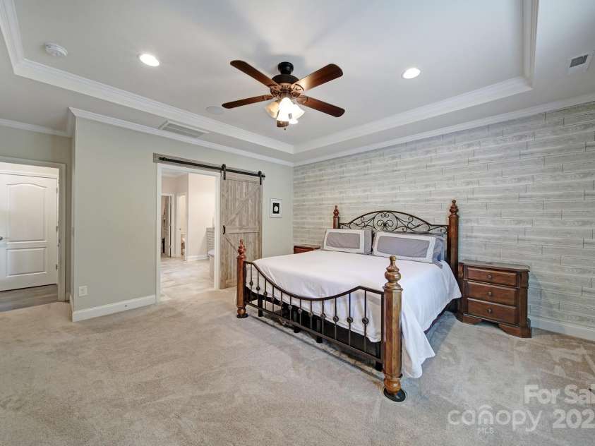 5424 Tilley Manor Drive, Matthews, NC 28105.  MLS# CAR4267826, YatesRealty ID 24071. 