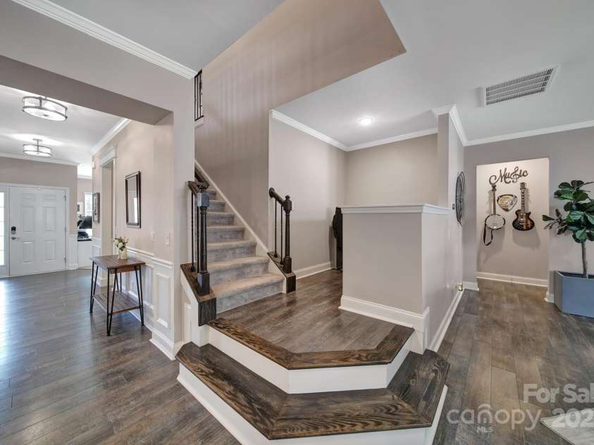 5424 Tilley Manor Drive, Matthews, NC 28105.  MLS# CAR4267826, YatesRealty ID 24071. 