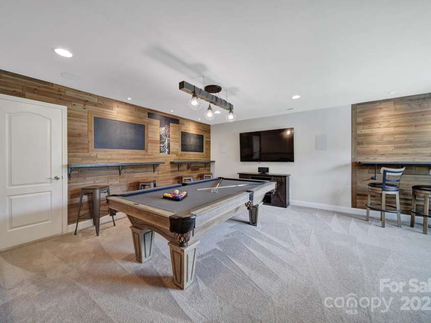 5424 Tilley Manor Drive, Matthews, NC 28105.  MLS# CAR4267826, YatesRealty ID 24071. 