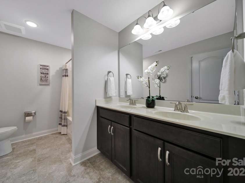 5424 Tilley Manor Drive, Matthews, NC 28105.  MLS# CAR4267826, YatesRealty ID 24071. 