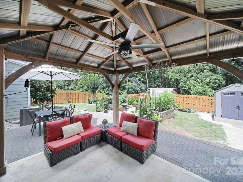 5424 Tilley Manor Drive, Matthews, NC 28105.  MLS# CAR4267826, YatesRealty ID 24071. 