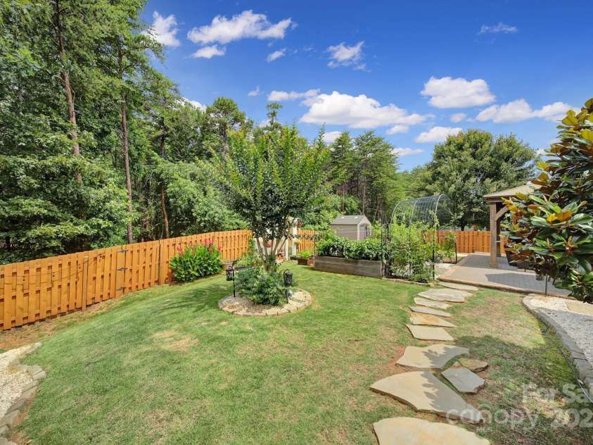 5424 Tilley Manor Drive, Matthews, NC 28105.  MLS# CAR4267826, YatesRealty ID 24071. 