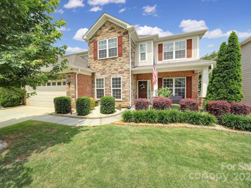 5424 Tilley Manor Drive, Matthews, NC 28105.  MLS# CAR4267826, YatesRealty ID 24071. 