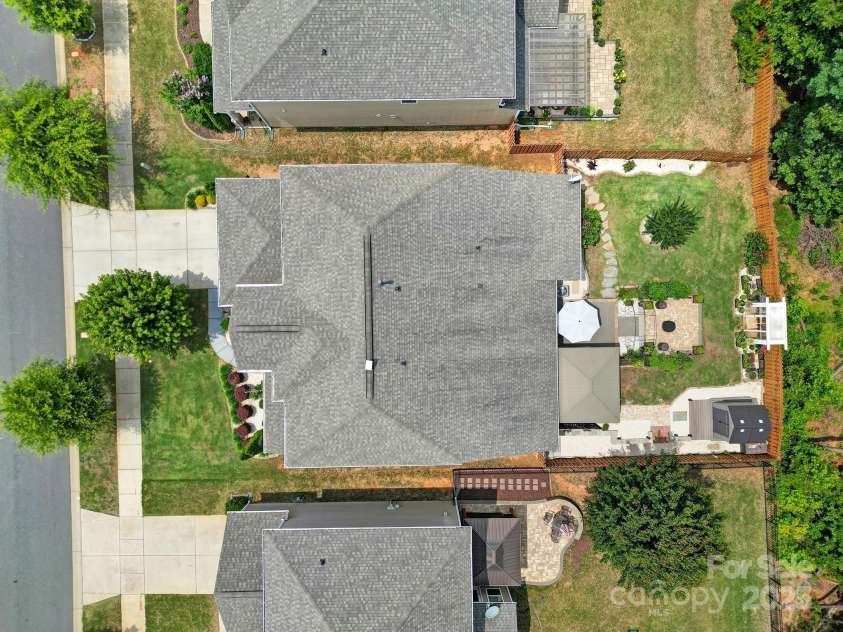 5424 Tilley Manor Drive, Matthews, NC 28105.  MLS# CAR4267826, YatesRealty ID 24071. 