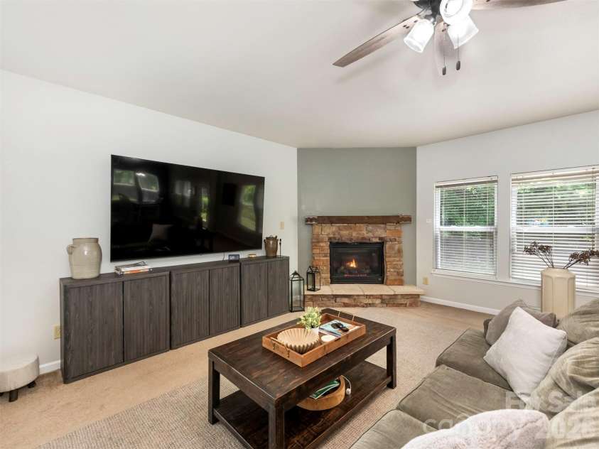 941 Capetown Lane, Clover, SC 29710.  MLS# CAR4384798, YatesRealty ID 24074. 