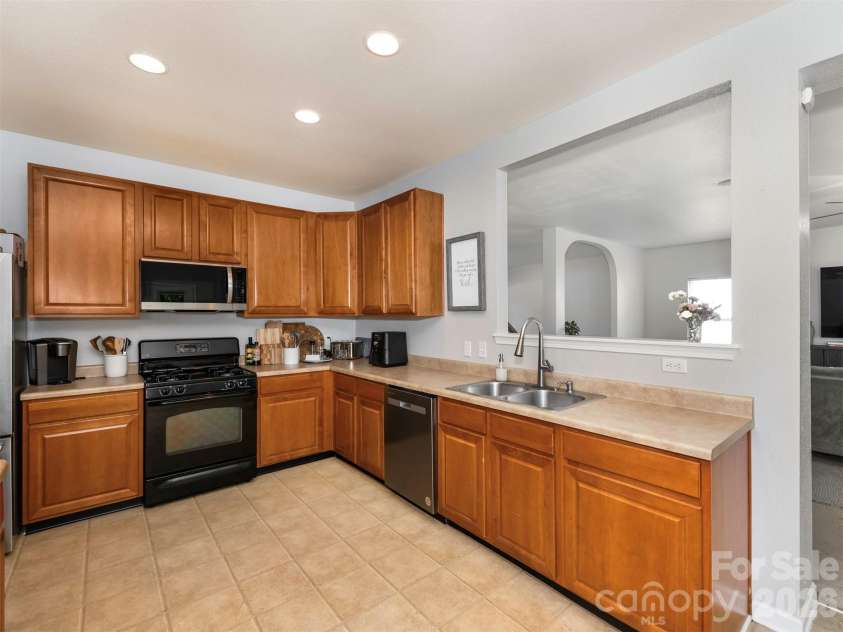 941 Capetown Lane, Clover, SC 29710.  MLS# CAR4384798, YatesRealty ID 24074. 