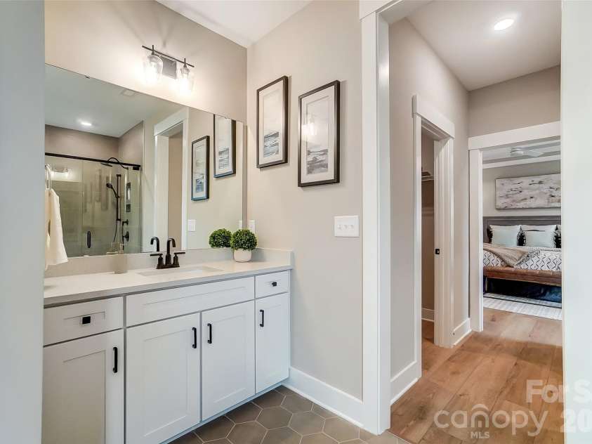 1311 Wiggins Drive, Gastonia, NC 28054.  MLS# CAR4384773, YatesRealty ID 24075. Primary Bath