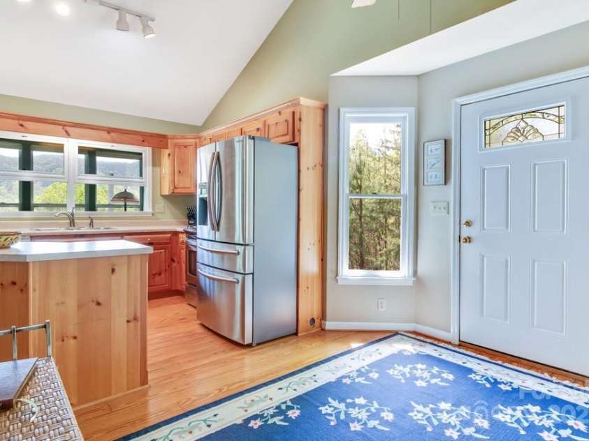 16 Oakview Lane, Saluda, NC 28773.  MLS# CAR4249530, YatesRealty ID 24075. 