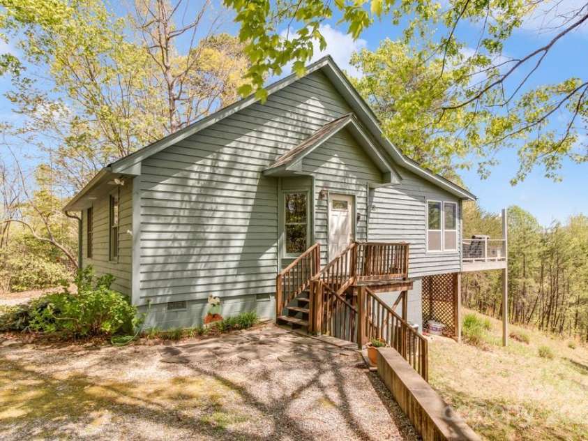 16 Oakview Lane, Saluda, NC 28773.  MLS# CAR4249530, YatesRealty ID 24075. Your cabin in the mountains!