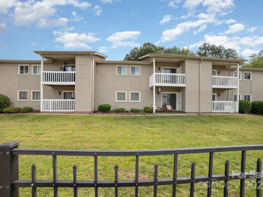 140 Lake Concord Road, Concord, NC 28025.  MLS# CAR4307142, YatesRealty ID 24076. 