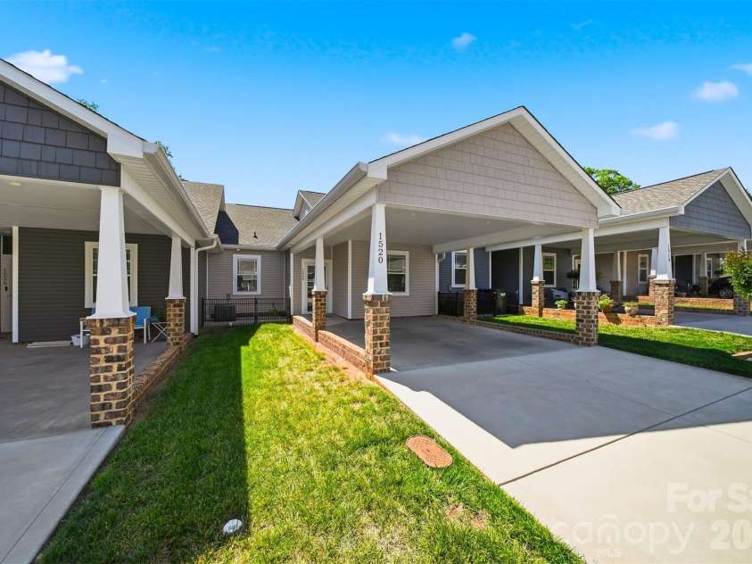 1520 28th Street Lane, Hickory, NC 28602.  MLS# CAR4384434, YatesRealty ID 24076. 