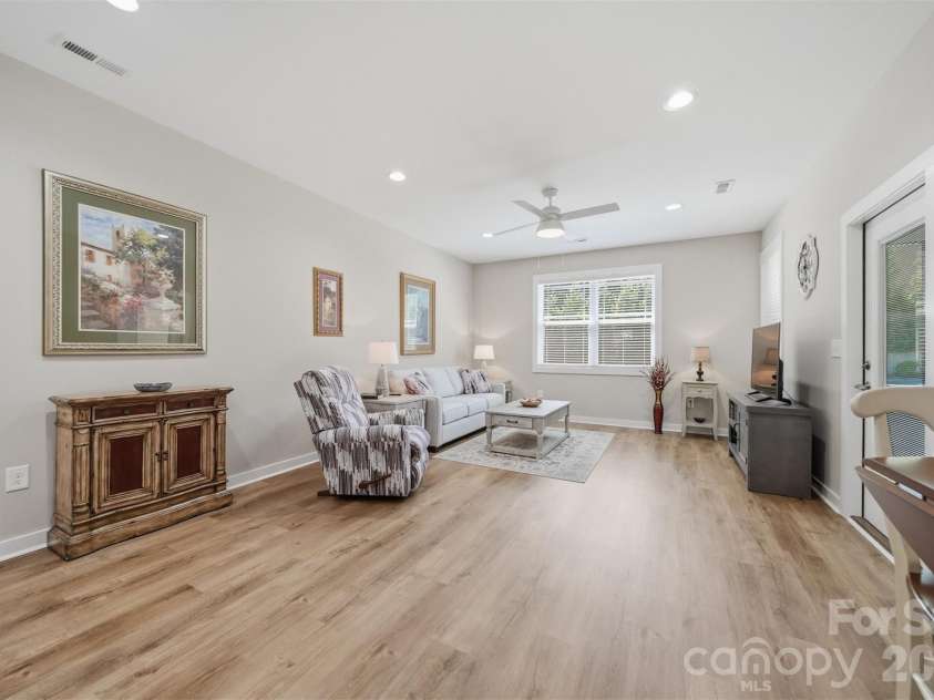 1520 28th Street Lane, Hickory, NC 28602.  MLS# CAR4384434, YatesRealty ID 24076. 