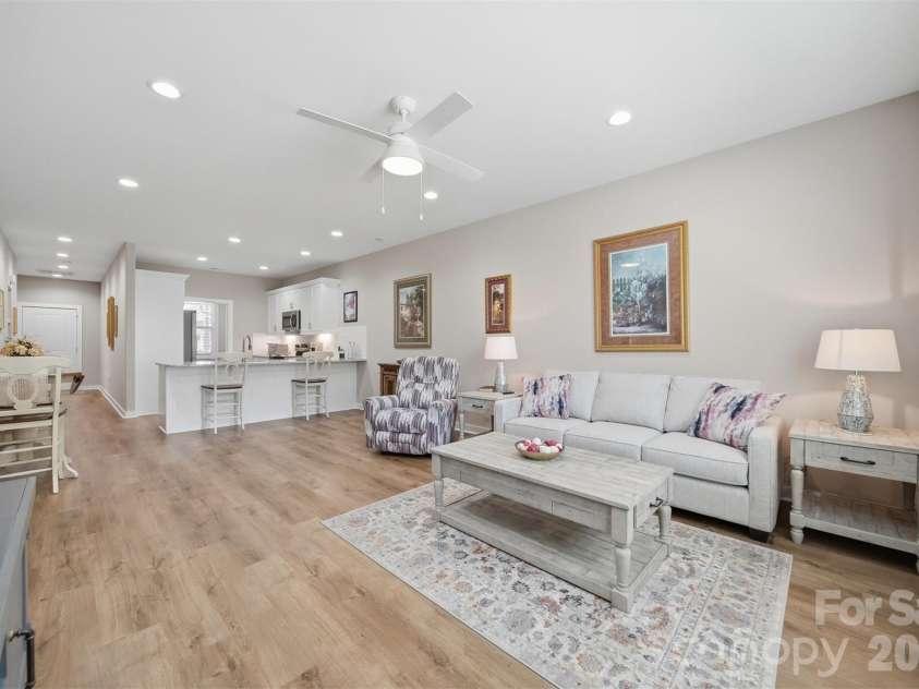 1520 28th Street Lane, Hickory, NC 28602.  MLS# CAR4384434, YatesRealty ID 24076. 