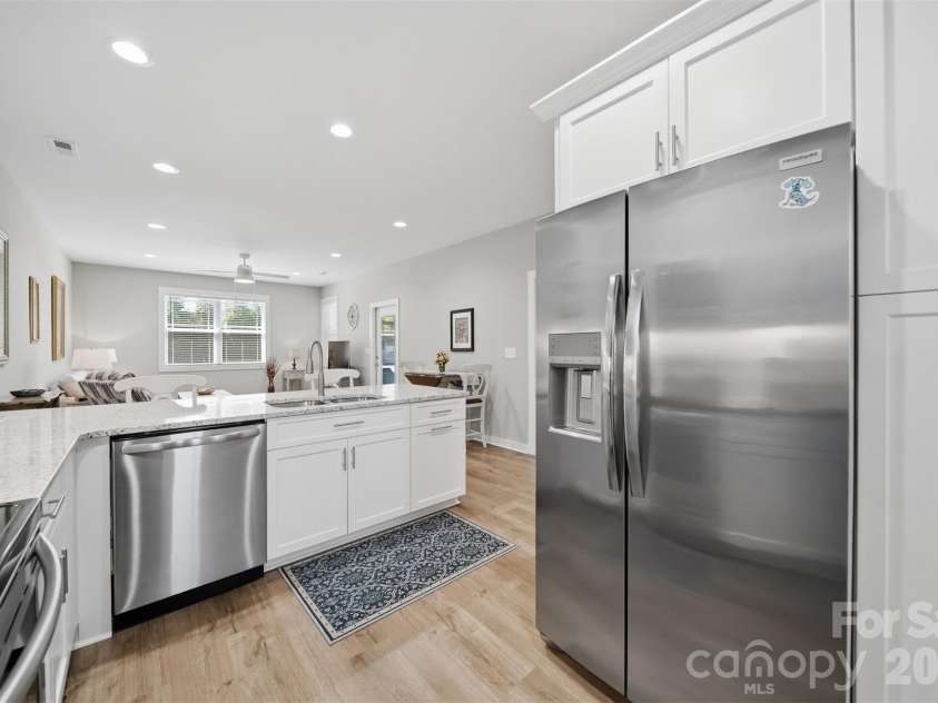 1520 28th Street Lane, Hickory, NC 28602.  MLS# CAR4384434, YatesRealty ID 24076. 