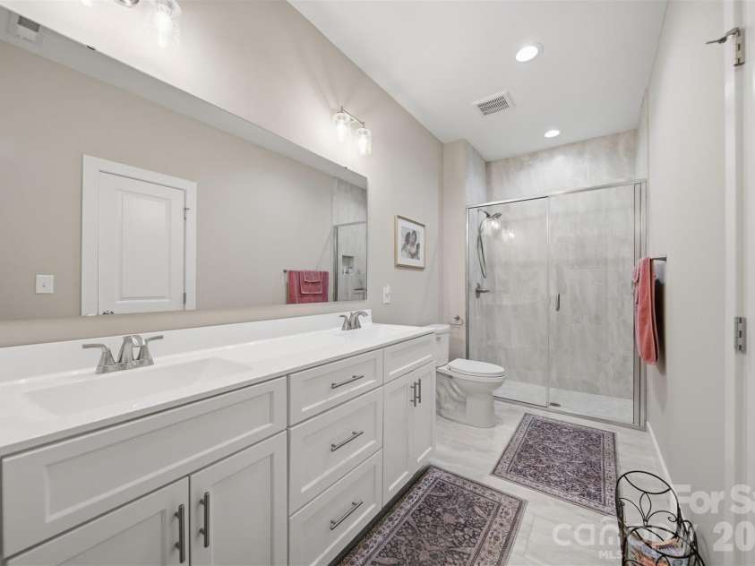 1520 28th Street Lane, Hickory, NC 28602.  MLS# CAR4384434, YatesRealty ID 24076. 