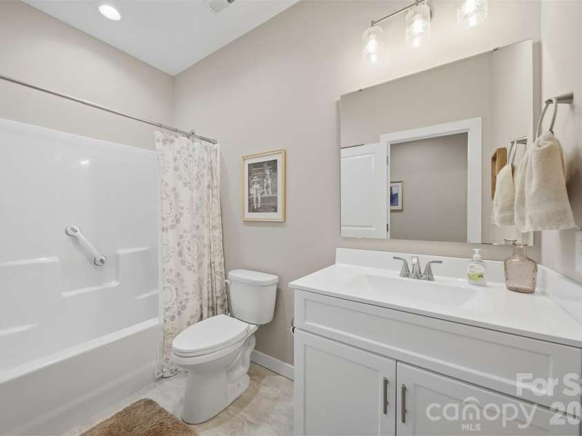 1520 28th Street Lane, Hickory, NC 28602.  MLS# CAR4384434, YatesRealty ID 24076. 
