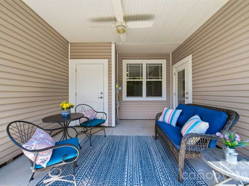 1520 28th Street Lane, Hickory, NC 28602.  MLS# CAR4384434, YatesRealty ID 24076. 