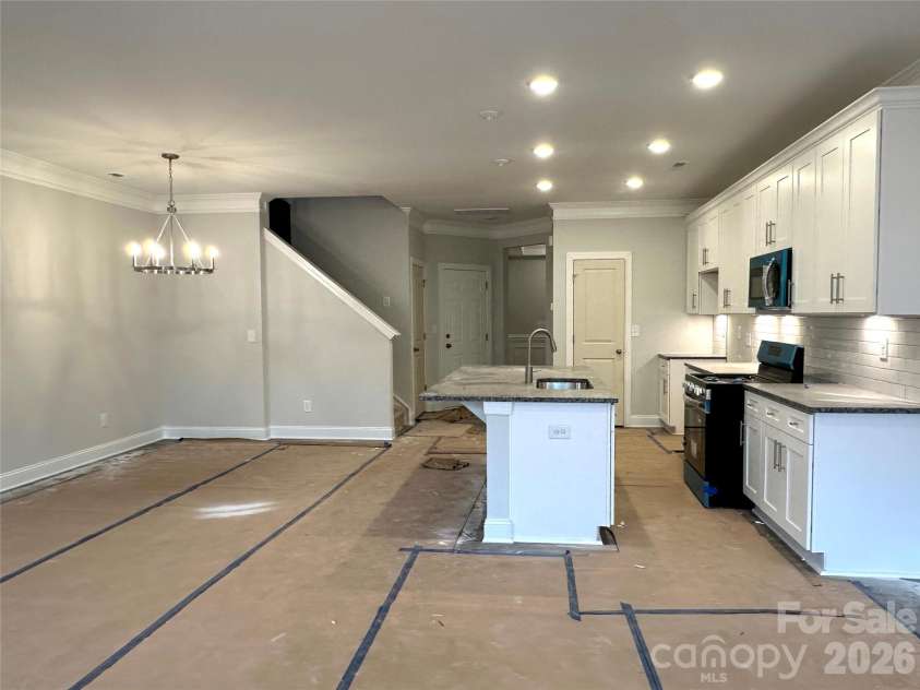 118 Pointer Trail, Troutman, NC 28166.  MLS# CAR4376566, YatesRealty ID 24078. Family Room and Kitchen