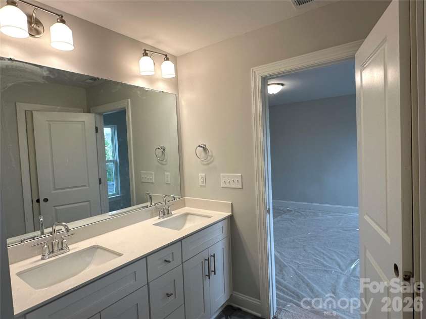 118 Pointer Trail, Troutman, NC 28166.  MLS# CAR4376566, YatesRealty ID 24078. Primary Bathroom