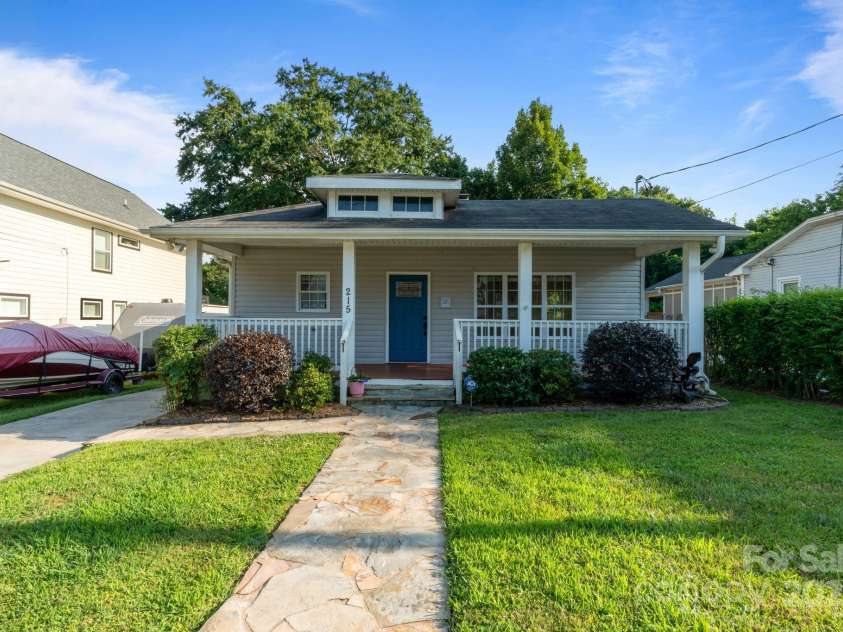 215 Cedar Street, Belmont, NC 28012.  MLS# CAR4274352, YatesRealty ID 24078. 