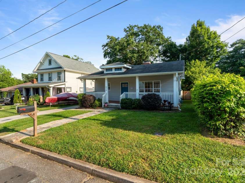 215 Cedar Street, Belmont, NC 28012.  MLS# CAR4274352, YatesRealty ID 24078. 