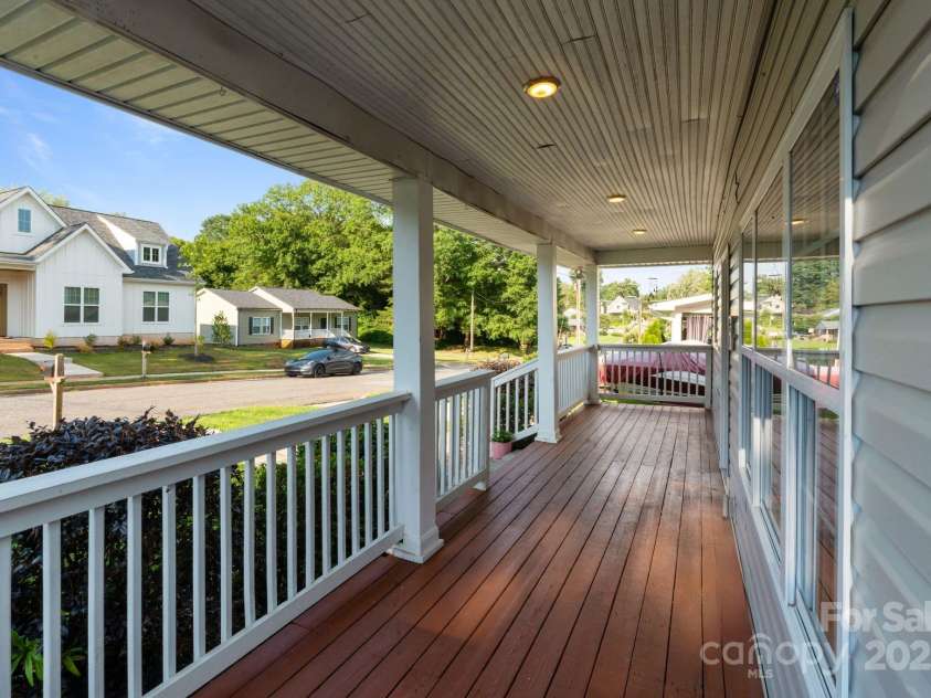 215 Cedar Street, Belmont, NC 28012.  MLS# CAR4274352, YatesRealty ID 24078. 