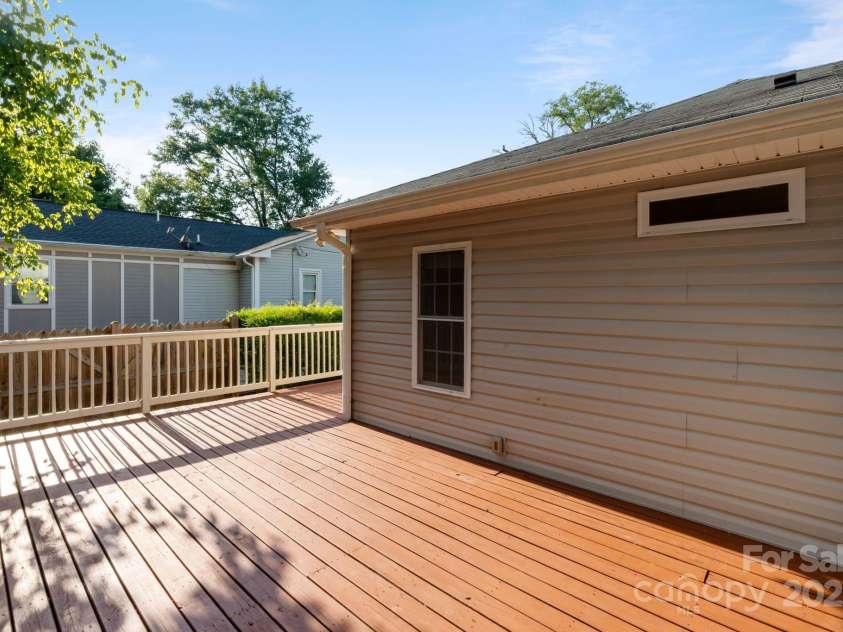 215 Cedar Street, Belmont, NC 28012.  MLS# CAR4274352, YatesRealty ID 24078. 