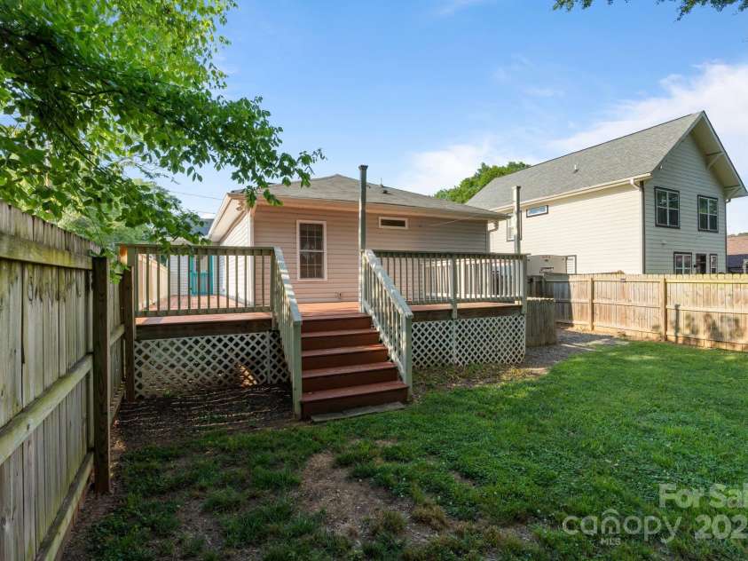 215 Cedar Street, Belmont, NC 28012.  MLS# CAR4274352, YatesRealty ID 24078. 