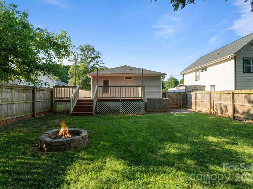 215 Cedar Street, Belmont, NC 28012.  MLS# CAR4274352, YatesRealty ID 24078. 