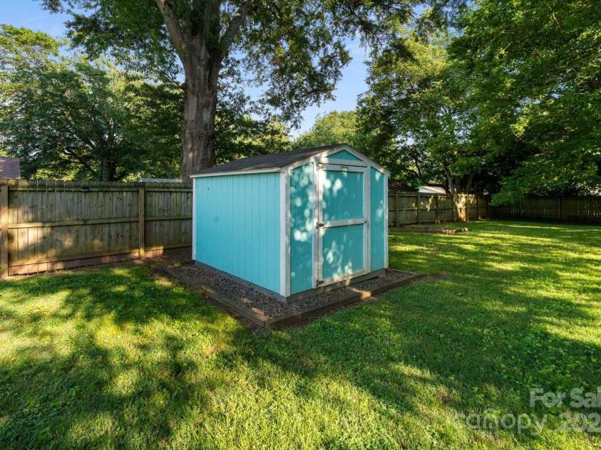 215 Cedar Street, Belmont, NC 28012.  MLS# CAR4274352, YatesRealty ID 24078. 