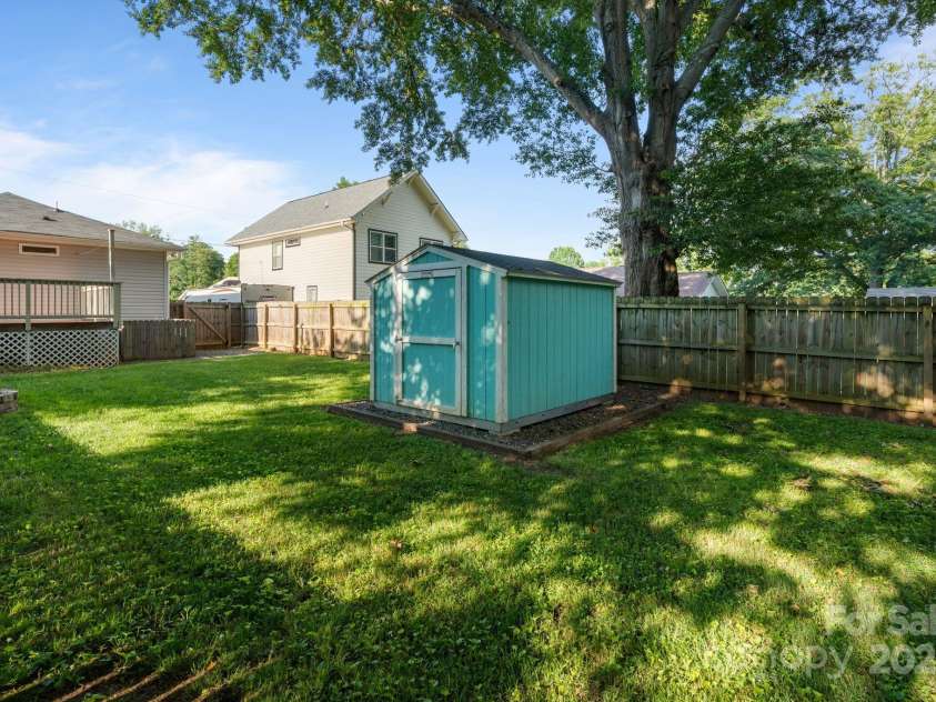 215 Cedar Street, Belmont, NC 28012.  MLS# CAR4274352, YatesRealty ID 24078. 