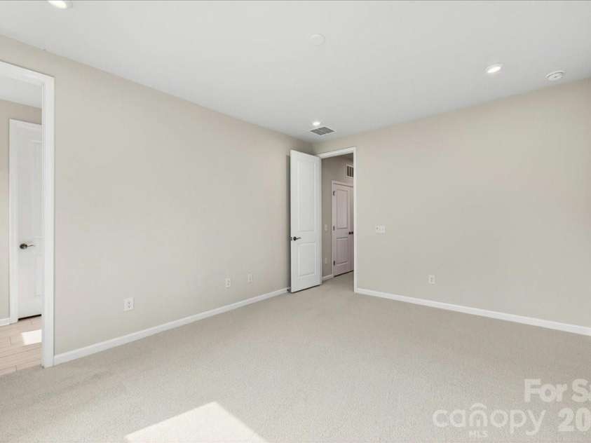 6049 Longar Lane, Charlotte, NC 28269.  MLS# CAR4384836, YatesRealty ID 24079. Light filled primary 