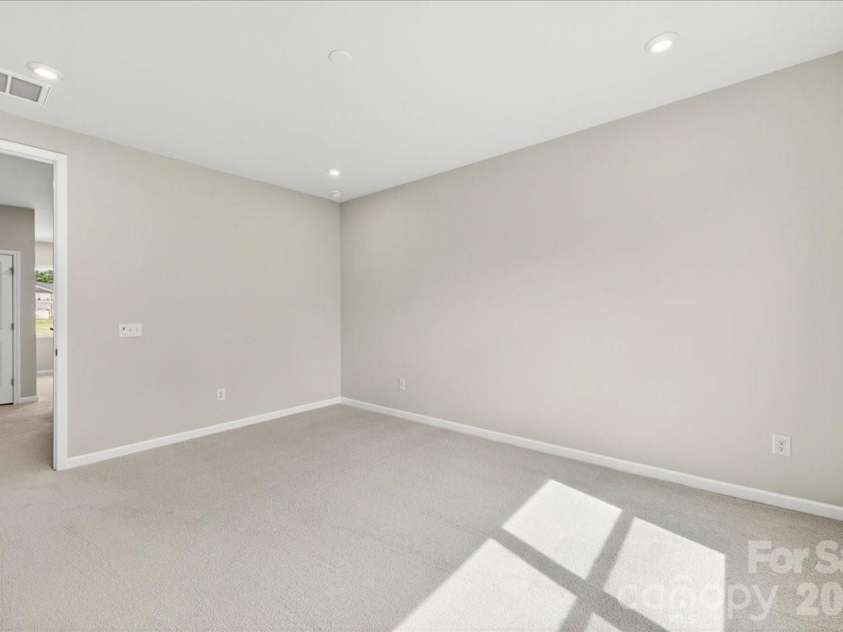 6049 Longar Lane, Charlotte, NC 28269.  MLS# CAR4384836, YatesRealty ID 24079. Light filled primary 
