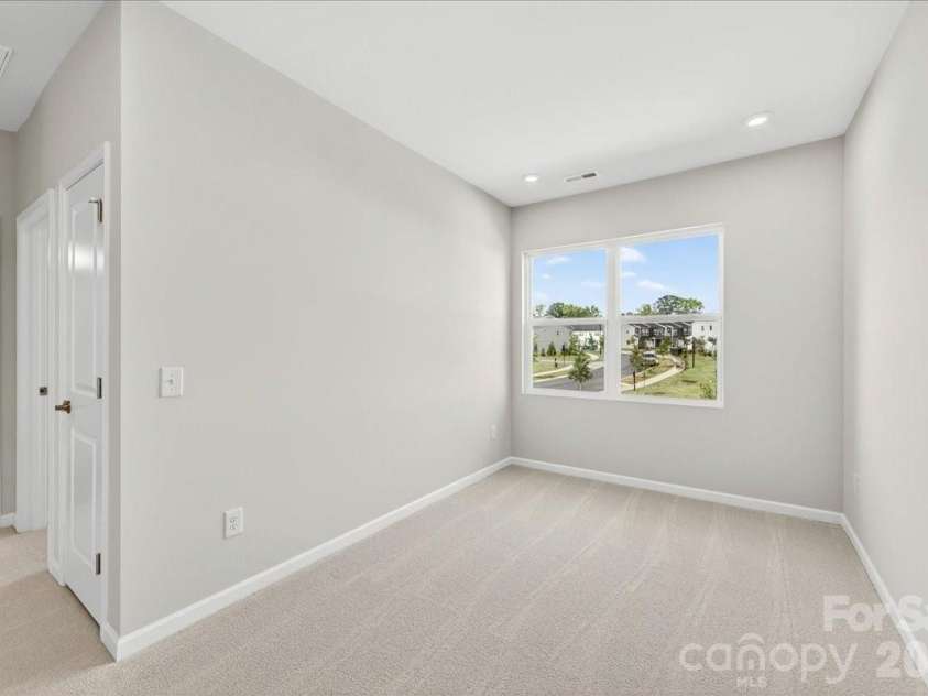 6049 Longar Lane, Charlotte, NC 28269.  MLS# CAR4384836, YatesRealty ID 24079. Loft 