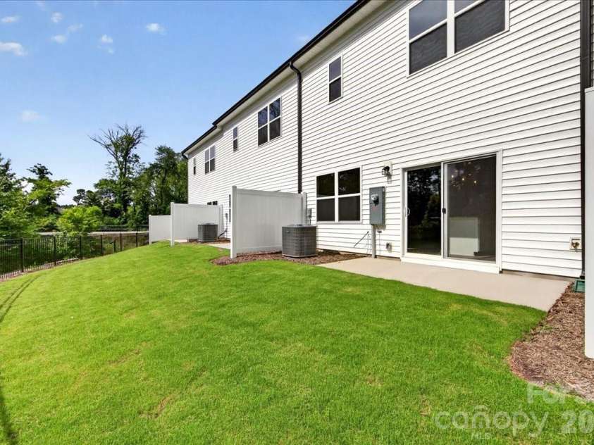 6049 Longar Lane, Charlotte, NC 28269.  MLS# CAR4384836, YatesRealty ID 24079. Outdoor living